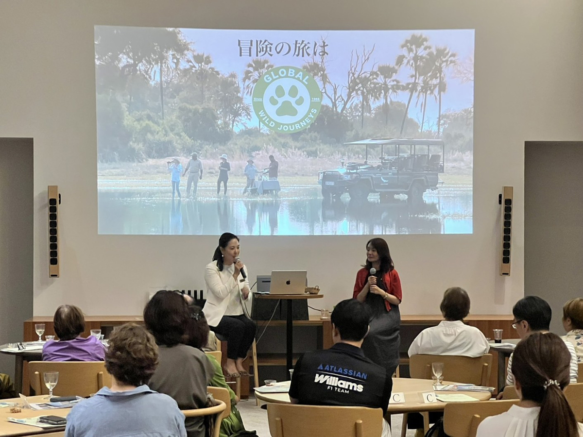 小泉(左)と広川美愛氏(右) 小泉(左)と広川美愛氏(右)