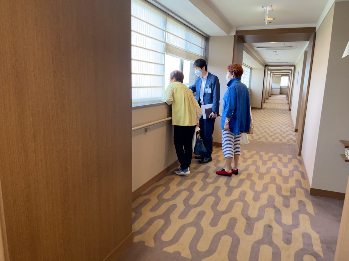 廊下からの眺めも確認します